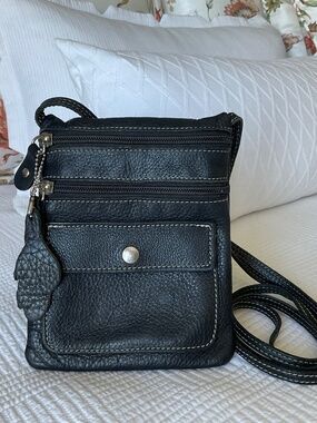Roots Leather Crossbody Bag Black Pebble Dual Zip w/ Exterior Pocket Lightweight